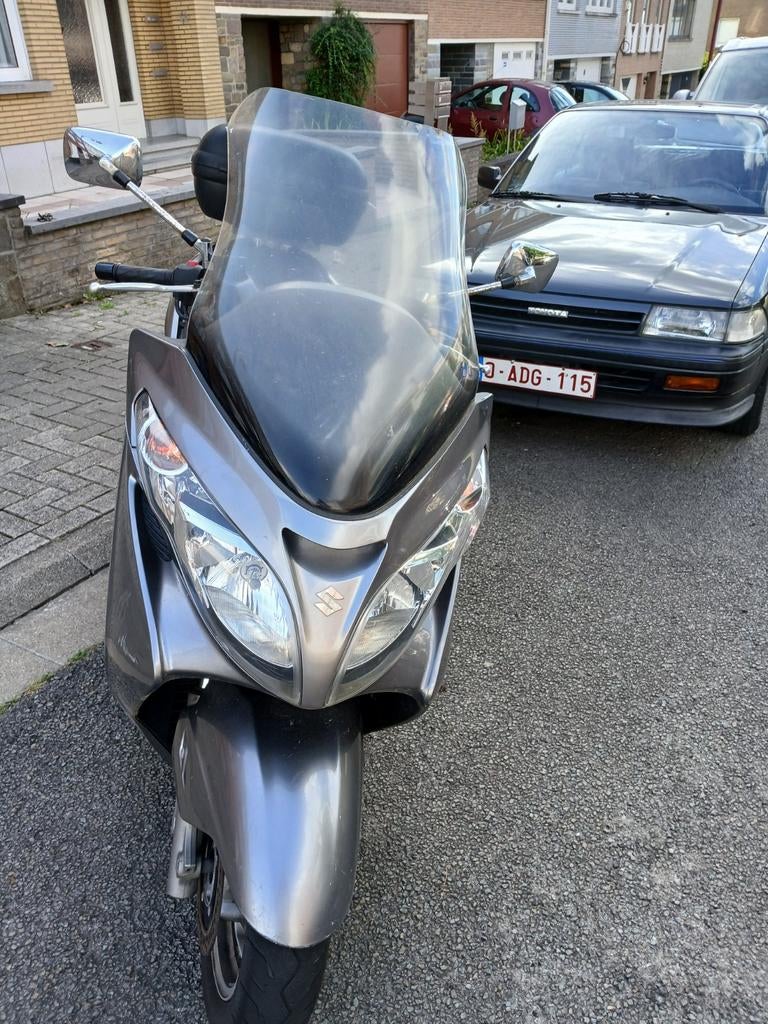 Suzuki Burgman 400, Motoren, Particulier