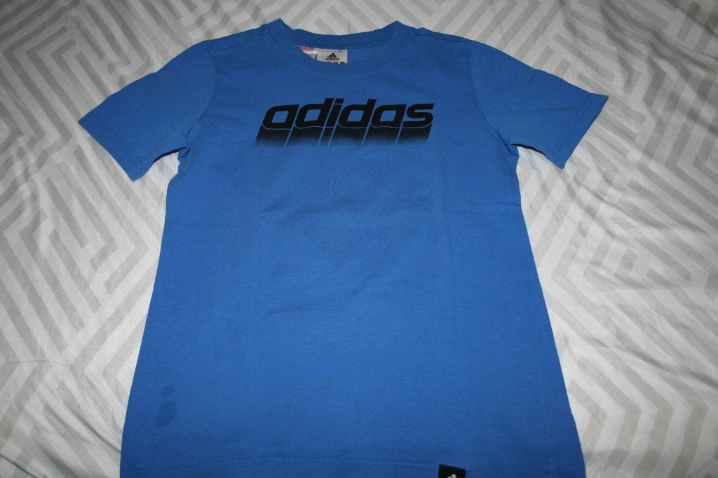 t shirt van Adidas maat 140, Enfants & Bébés, Vêtements enfant | Taille 140, Enlèvement ou Envoi, Chemise ou À manches longues