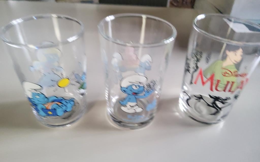 3 glazen 2 smurfen en 1 mulan., Enlèvement, Comme neuf, Ustensile