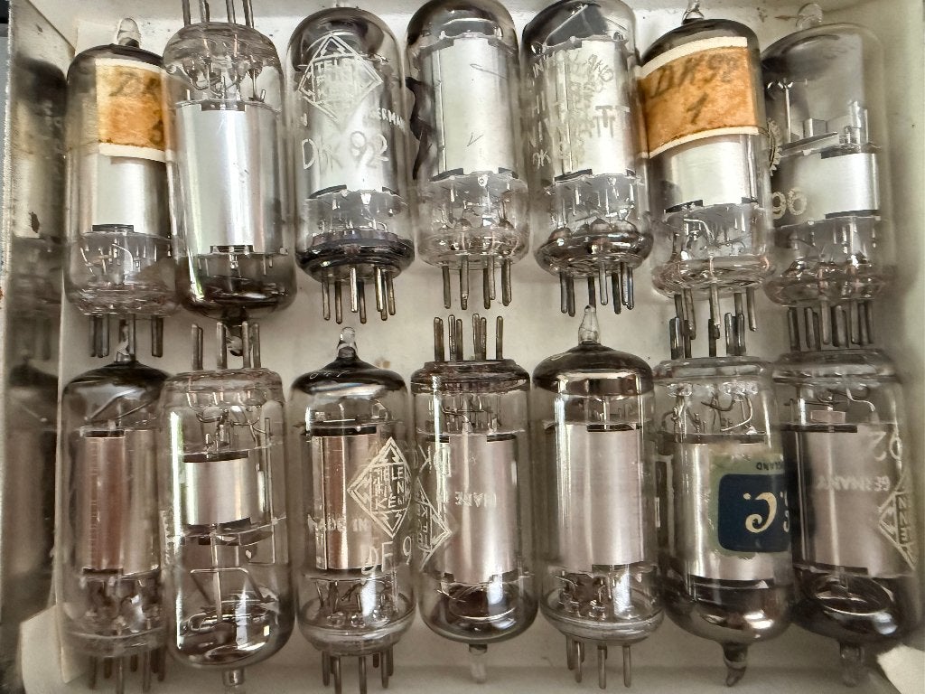 Tubes à vide anciens fonctionnels, lot de 14, Envoi