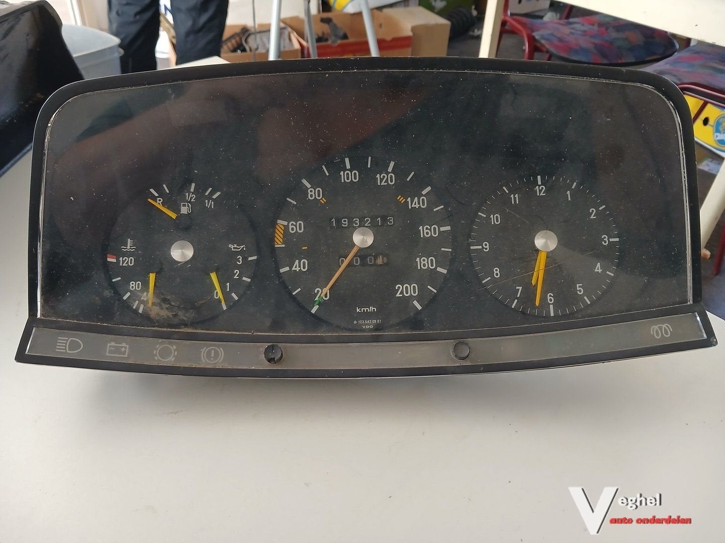 MB W123 diesel Km Tellerklok 123 542 09 01 '76, -, Utilisé, -, -