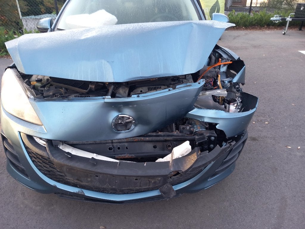Voiture accidentée Mazda 3 2010 91 000 km, Boîte manuelle, Berline, 1598 cm³, Essence