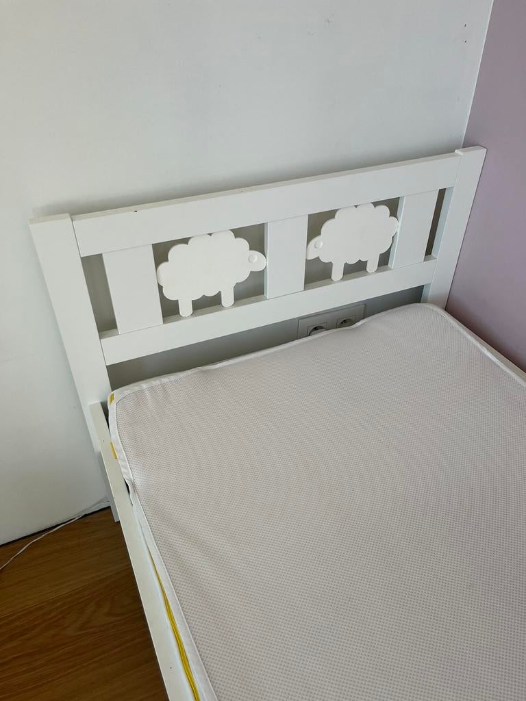 Peuterbed met lattenbodem en foammatras, Ophalen, Gebruikt