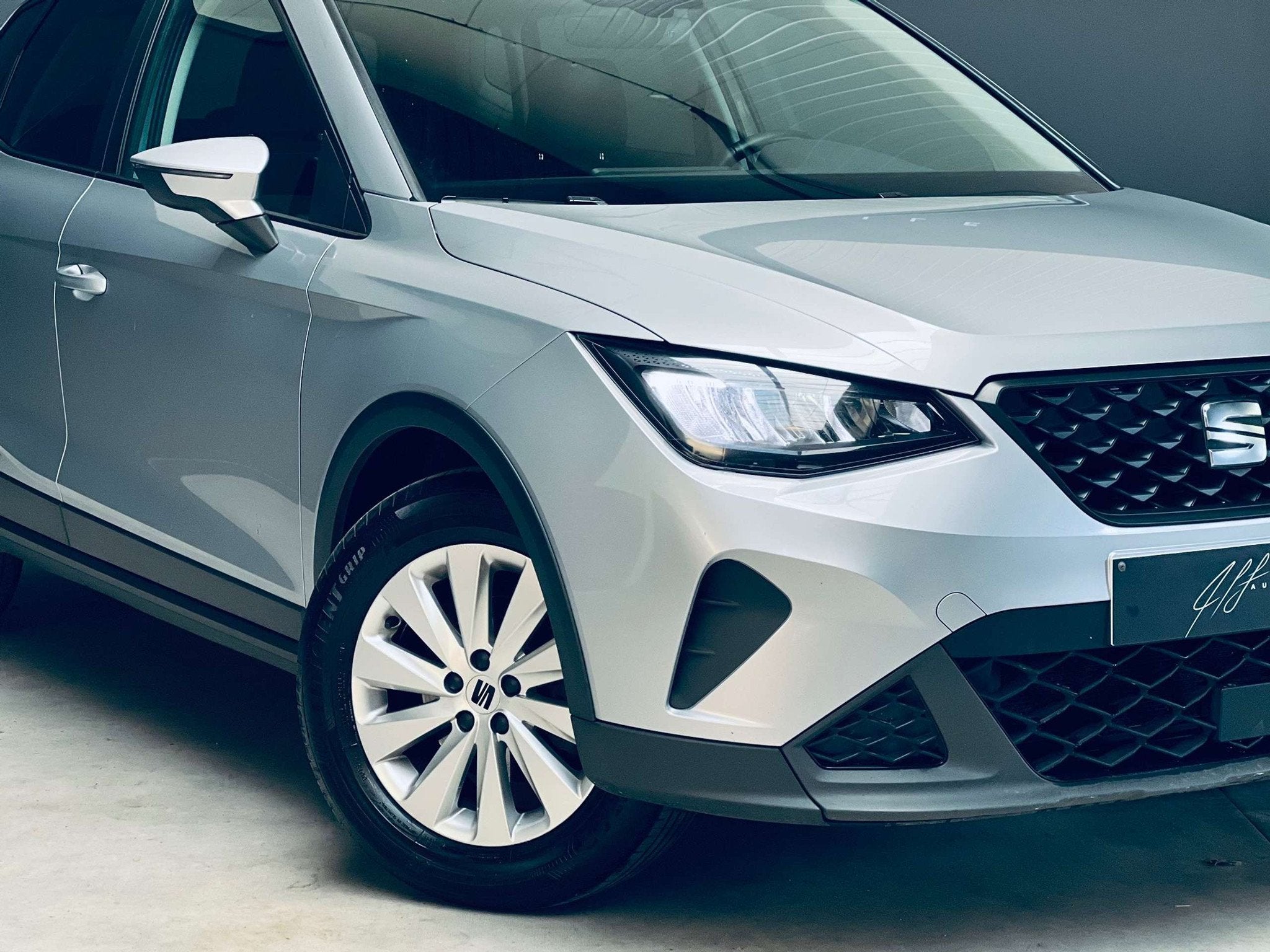 SEAT Arona 1.0 TSI *CLIMATISATION*CARPLAY*CARNET COMPLET*, Autos, Argent ou Gris, Achat, Entreprise, Boîte manuelle