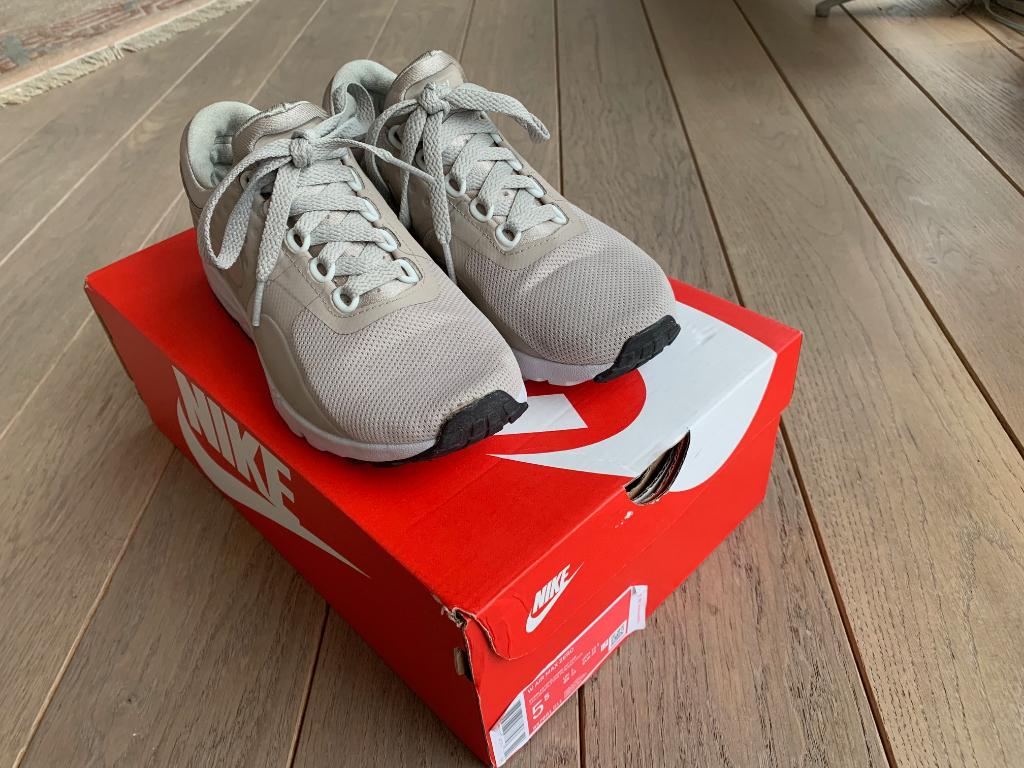 Nike Air Max Zero - maat 36 - NIEUW, Meisje, Nike Air, Sportschoenen, Nieuw