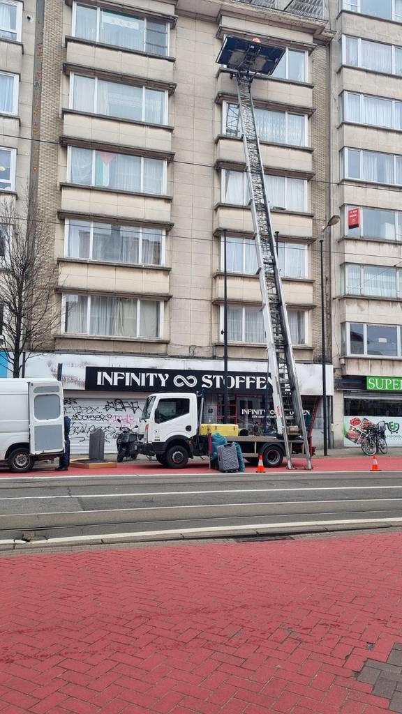 Ladderlift & Verhuizen, Enlèvement