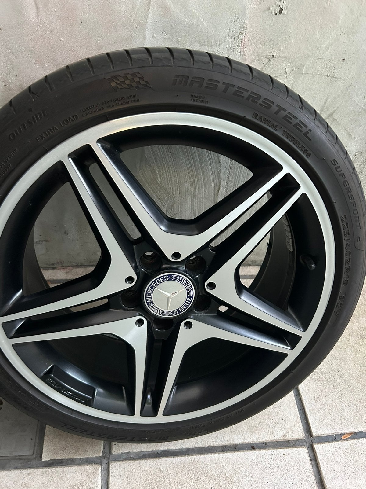 Une jante Mercedes Amg 225/40/18, Autos : Pièces & Accessoires, Pneus & Jantes, Enlèvement, Jante(s)