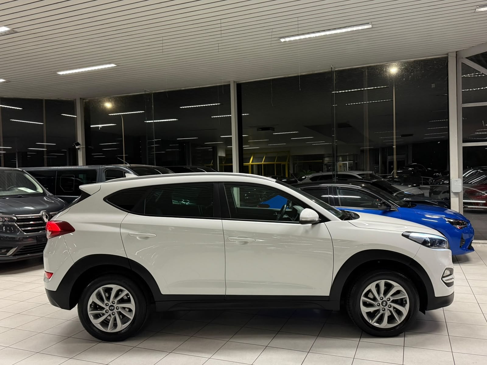 Hyundai Tucson 1.6i Essence 97kW Euro 6b, Auto's, Voorwielaandrijving, Monovolume, Gebruikt, Wit