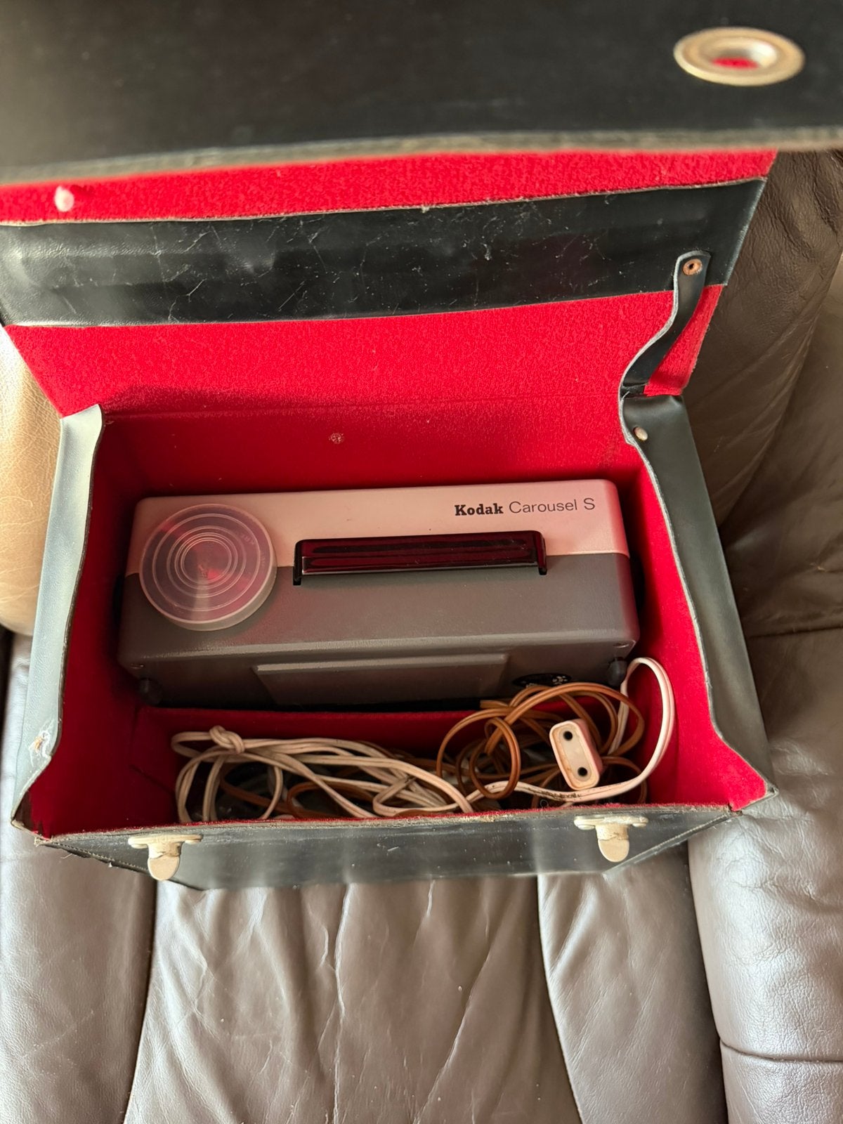 Vintage Kodak Carousel S diaprojector + koffer & remote, Ophalen, Gebruikt