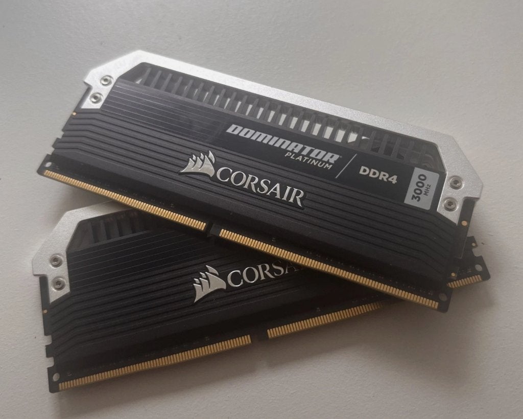 CORSAIR DOMINATOR PLATINUM 32GB (2 x 16GB) DDR4 3000MHZ, 32 GB, DDR4, Ophalen of Verzenden, Zo goed als nieuw