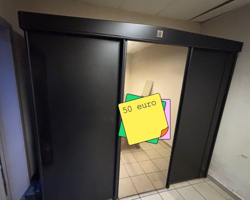 Grote kledingkast met schuifdeuren, Ophalen, Gebruikt