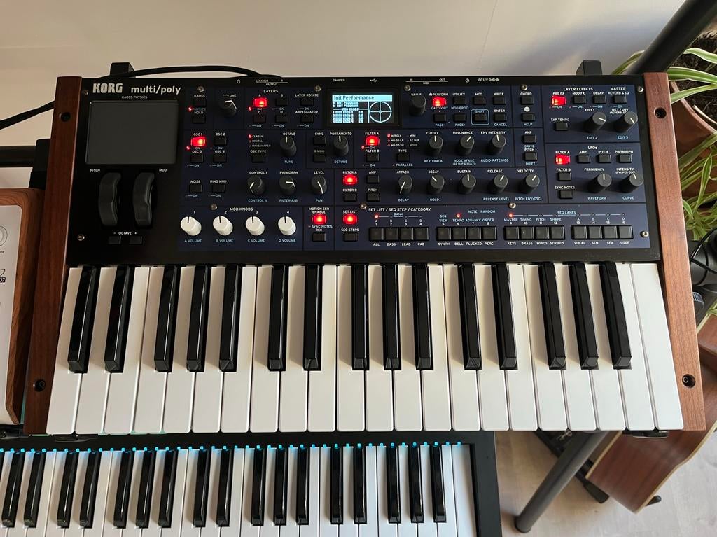 Slogan Korg Multi/Poly, Musique & Instruments, Synthétiseurs, Enlèvement, Comme neuf, Korg, Avec valise ou flightcase