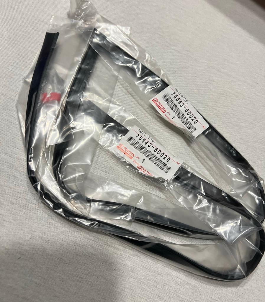 2 caoutchoucs de fenêtre OEM Toyota Land Cruiser 75543-60020, Enlèvement ou Envoi, Neuf, Toyota