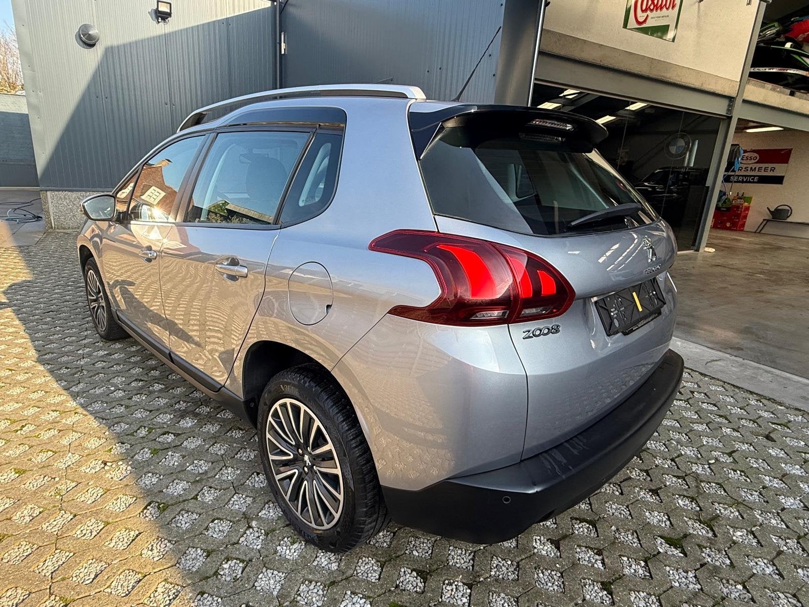 Peugeot 2008 1.2 Puretech 110 Pk - Automaat, Autos, Peugeot, Argent ou Gris, Achat, Euro 6, Entreprise