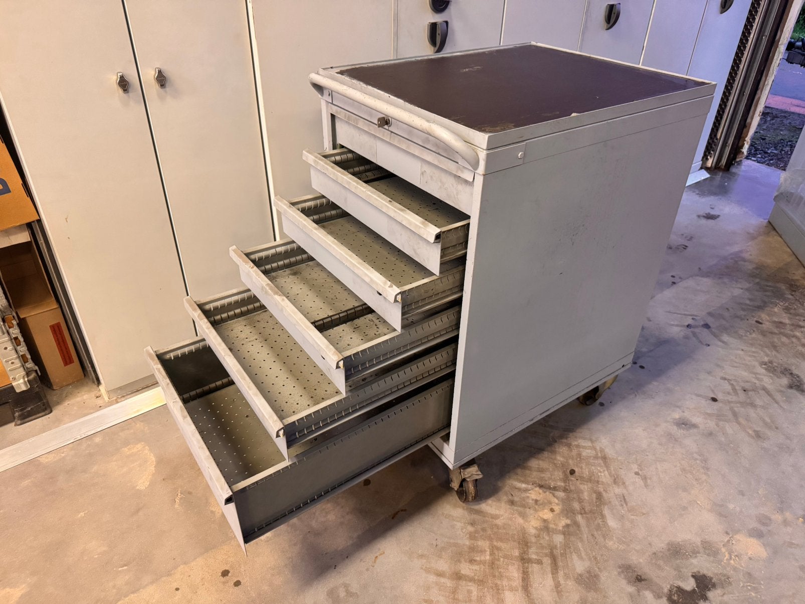 Materiaalkast., Ophalen, 100 tot 150 cm, 50 tot 100 cm, Zo goed als nieuw