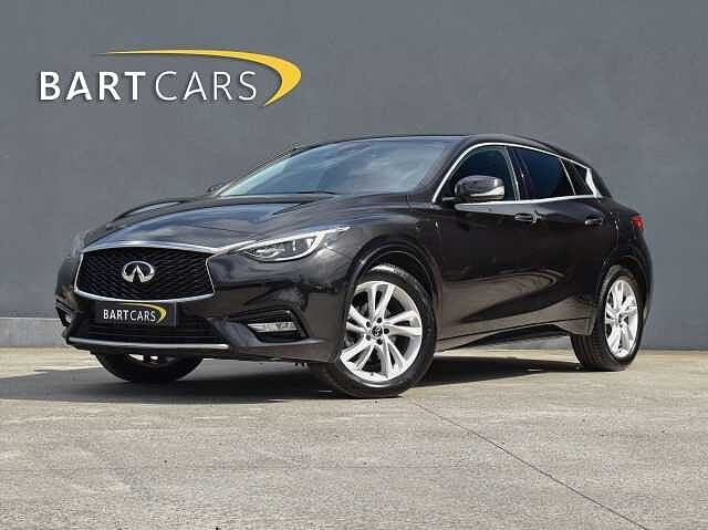 Infiniti Q30 1.6 Turbo Pure Verwarmde zetels, parkeer camer, Autos, Autres modèles, Euro 6, Entreprise, Noir