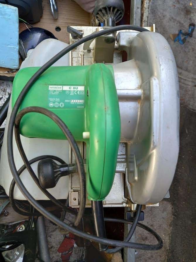 Machine à scier Hitachi, Bricolage & Construction, Enlèvement ou Envoi, 1200 watts ou plus, 70 mm ou plus, Utilisé