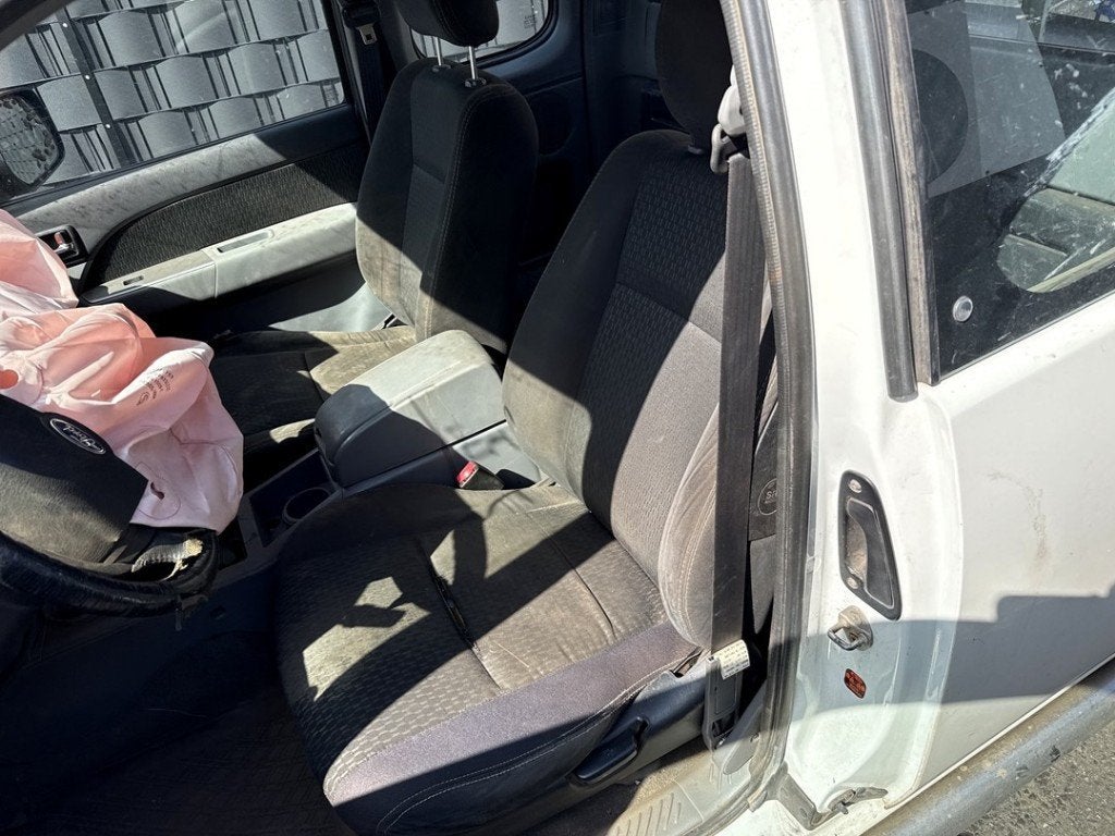 STOEL LINKS VOOR Ford Ranger (TU) (01-2005/05-2006), Auto-onderdelen, Gebruikt, Henry-Ford-Straße  1
50735  Köln, DE, Ford-Werke GmbH