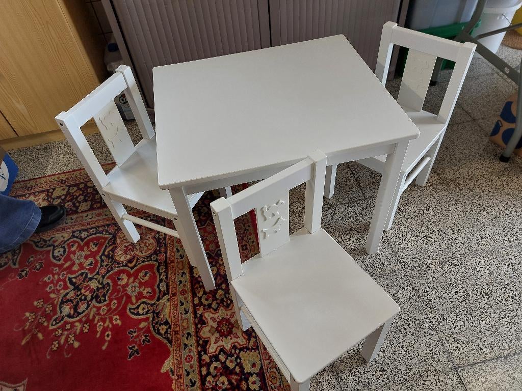 Kleuter tafel en 3 stoeltjes ikea, Kinderen en Baby's, Kinderkamer | Tafels en Stoelen, Ophalen, Zo goed als nieuw, Tafel(s)