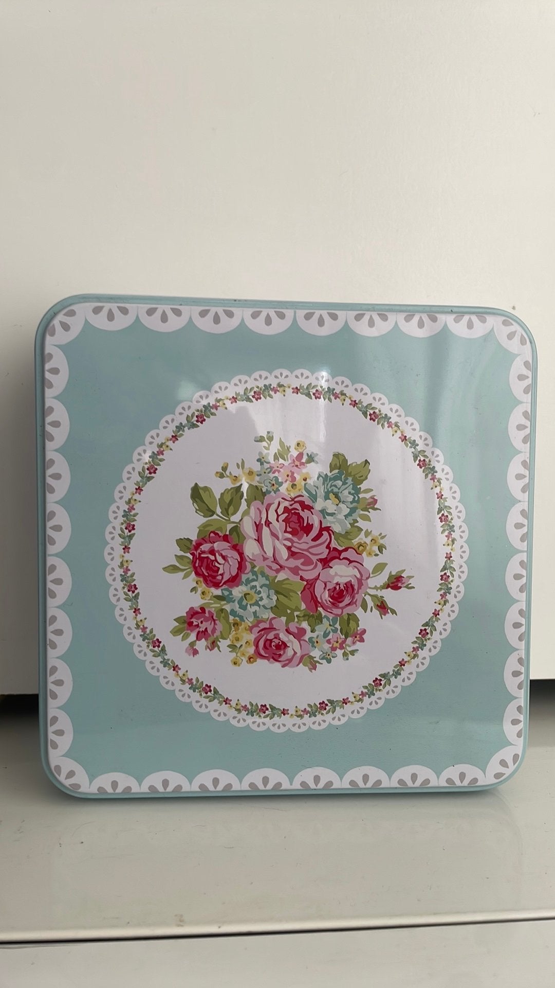 Blikken doos met bloemen, Verzamelen, Ophalen of Verzenden, Zo goed als nieuw