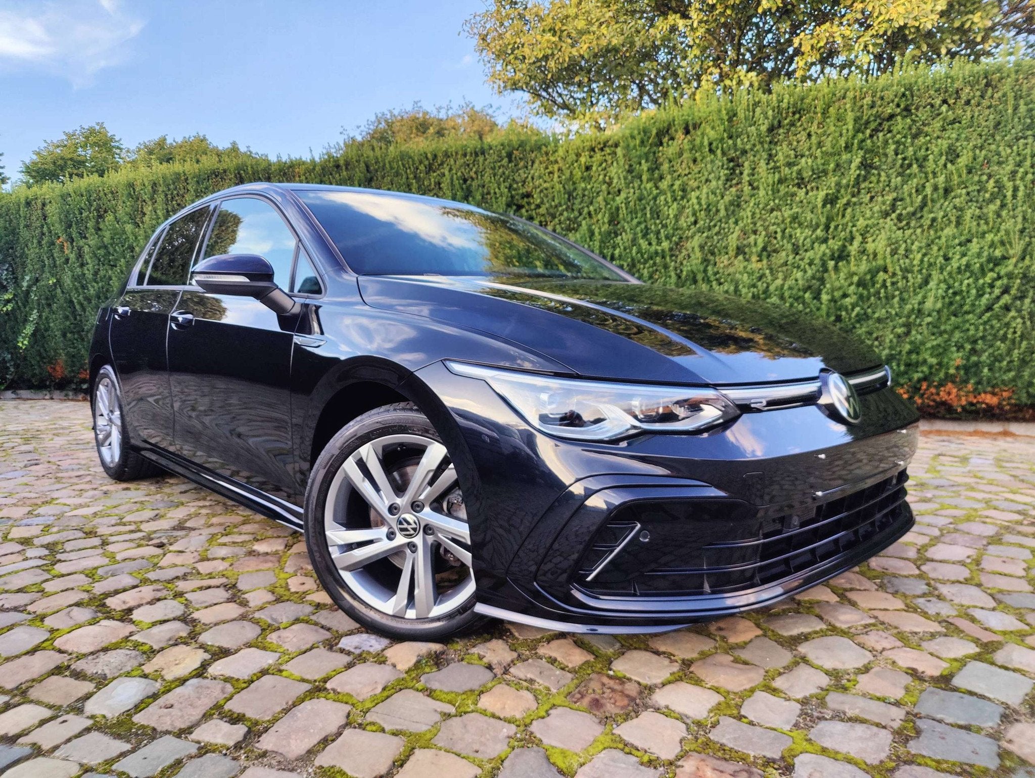 Volkswagen Golf Golf 1.5 eTSI R-Line Business Premium OPF DS, https://public.car-pass.be/vhr/560f9475-581b-4a2e-9b80-f4adf56c3d71