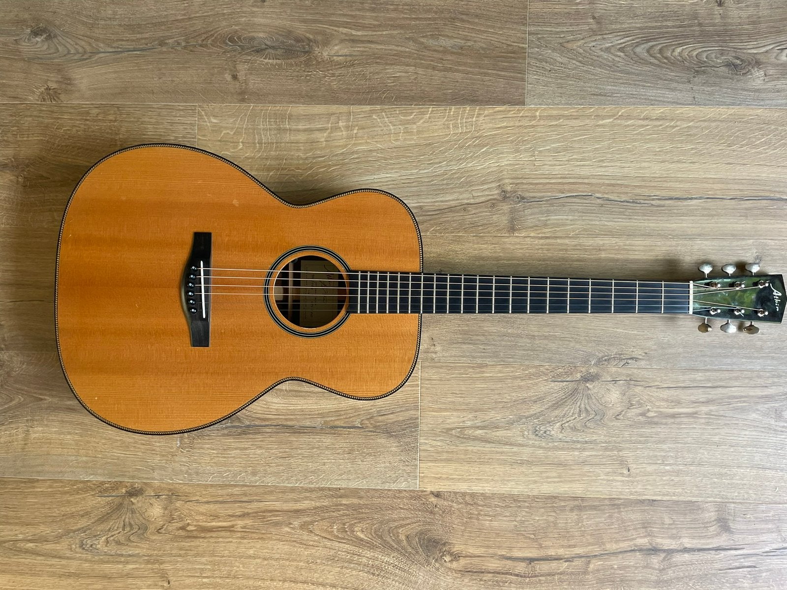 Atkin OM-H, Ophalen of Verzenden, Zo goed als nieuw, Western- of Steelstringgitaar, Met koffer