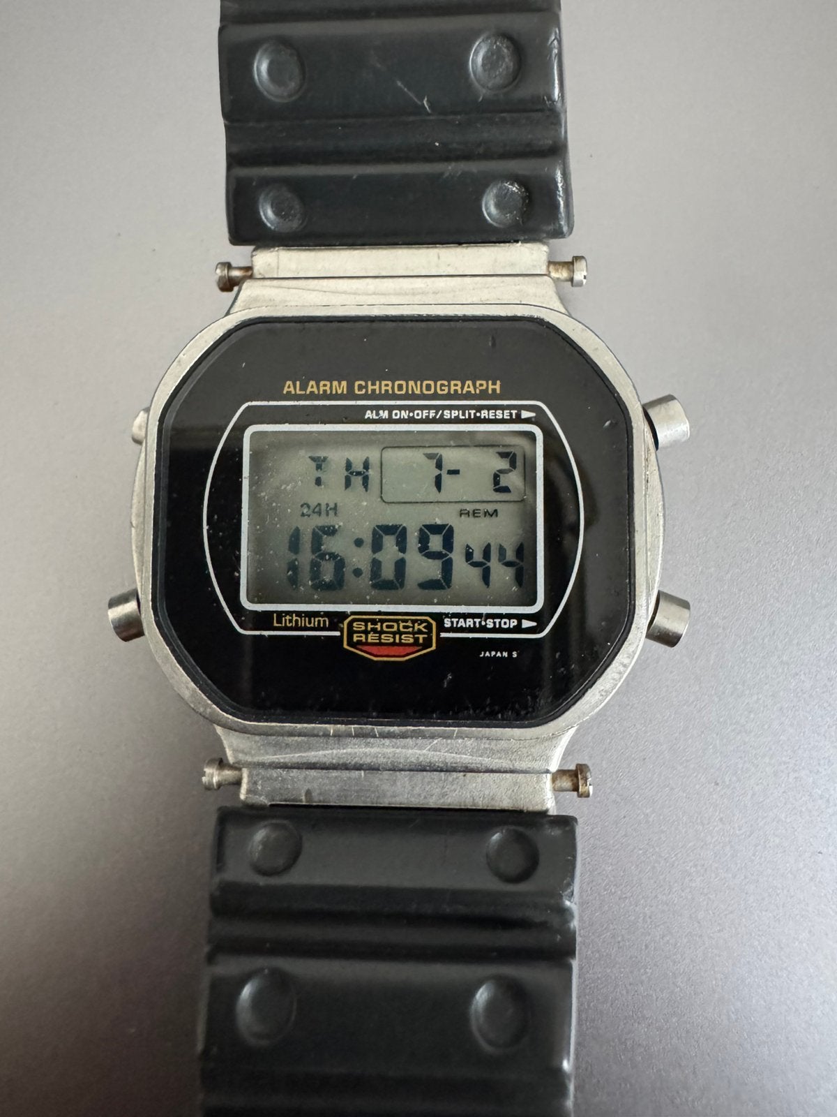 Casio G-Shock DW-5700 Vintage (1987) - Module 691 - Japan A, Étanche, Enlèvement ou Envoi, Utilisé, Argent