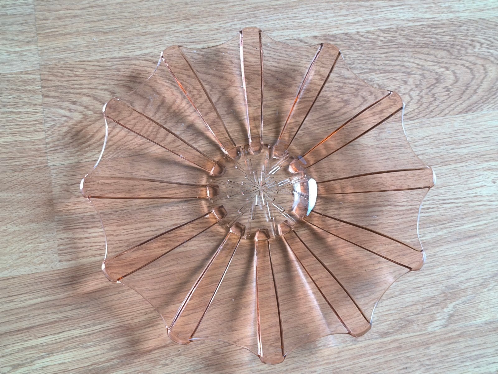 Fruitschaal in rosaline persglas, Antiquités & Art, Antiquités | Plateaux, Enlèvement ou Envoi