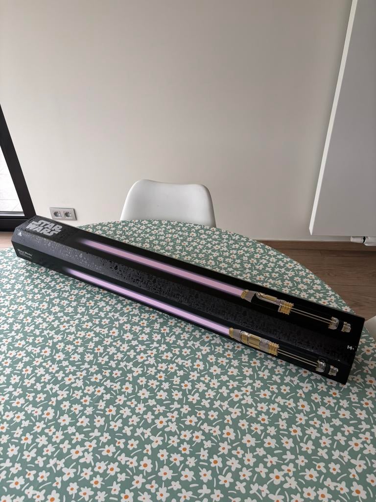 Mace Windu Legacy Lightsaber Disney Star Wars, Verzamelen, Star Wars, Ophalen of Verzenden, Zo goed als nieuw, Replica