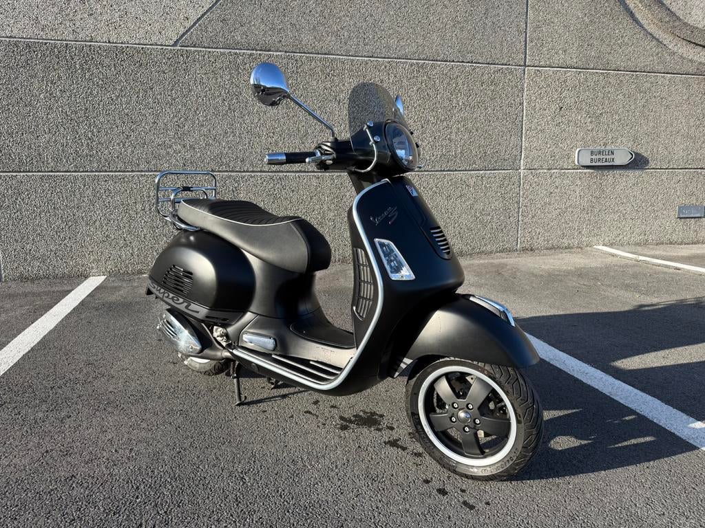 Vespa GTS sport 300/ matte zwart, Fietsen en Brommers, Scooters | Vespa, Ophalen, Zo goed als nieuw