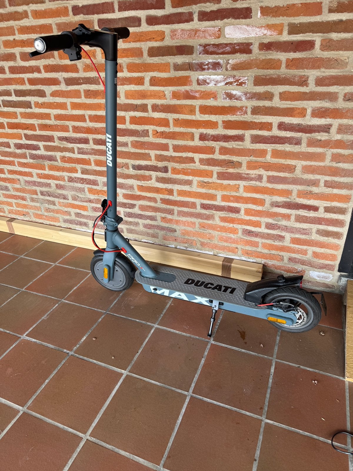 Trottinette électrique Ducati Pro 1 Evo Max, Enlèvement, Comme neuf, Step électrique (E-scooter)