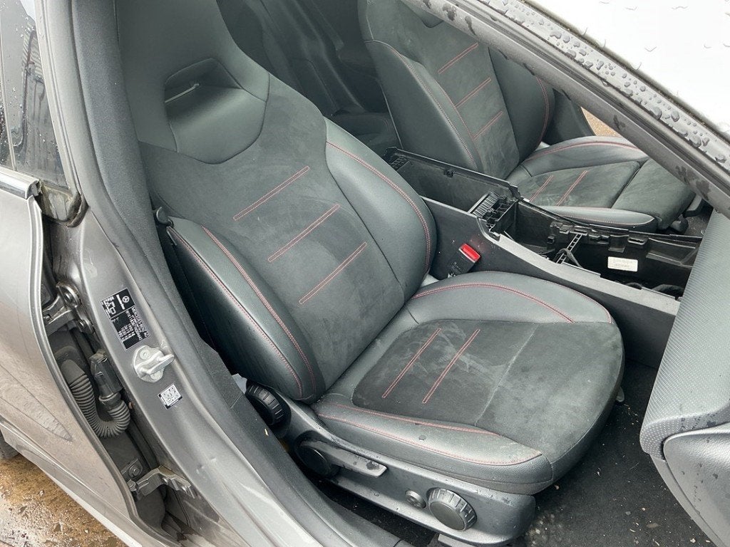 STOEL RECHTS VOOR Mercedes-Benz CLA (118.3) (01-2019/-), Gebruikt, Mercedes-Benz