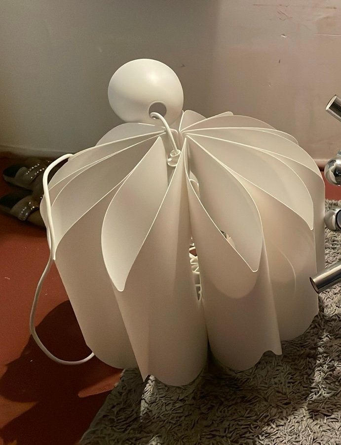 Ontwerp met witte kroonluchter „bloem”, Ophalen of Verzenden, Zo goed als nieuw