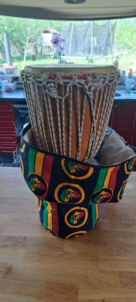 Djembe, Ophalen