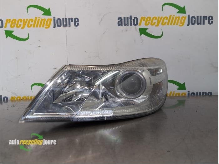 Phare gauche d'un Skoda Octavia, Autos : Pièces & Accessoires, Éclairage, Skoda, Utilisé, 3 mois de garantie