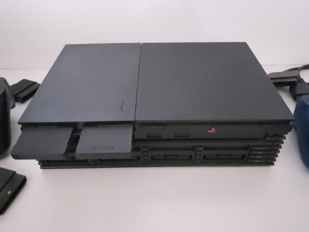 PlayStation 2 met adapter voor 4 controllers., Games en Spelcomputers, Spelcomputers | Sony PlayStation 2, Ophalen, Met 2 controllers