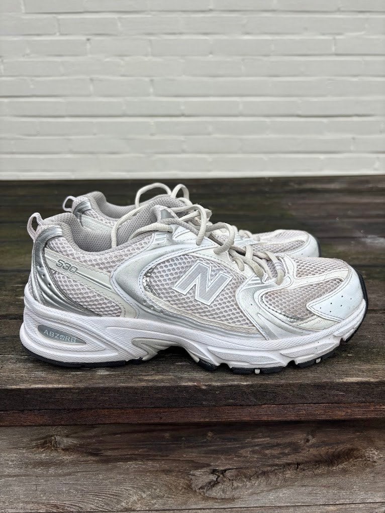 NEW BALANCE 530/ WIT & SILVER SNEAKER, Enlèvement ou Envoi, New balance, Comme neuf, Blanc