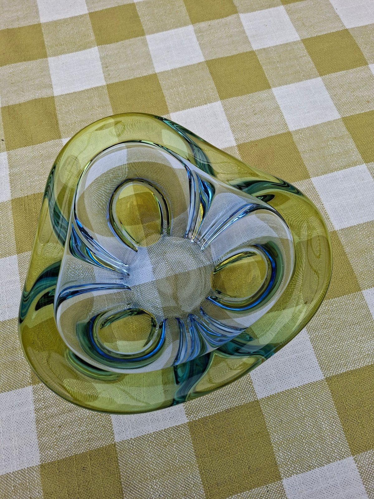 murano triangel schaal met uranium glas?, Antiek en Kunst, Ophalen