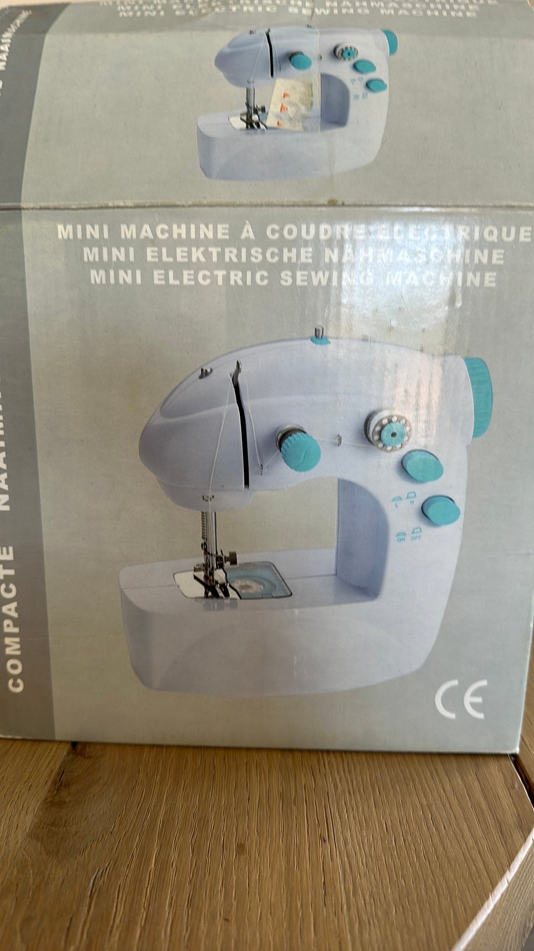 Compacte naaimachine, Hobby en Vrije tijd, Ophalen, Zo goed als nieuw, Naaimachine