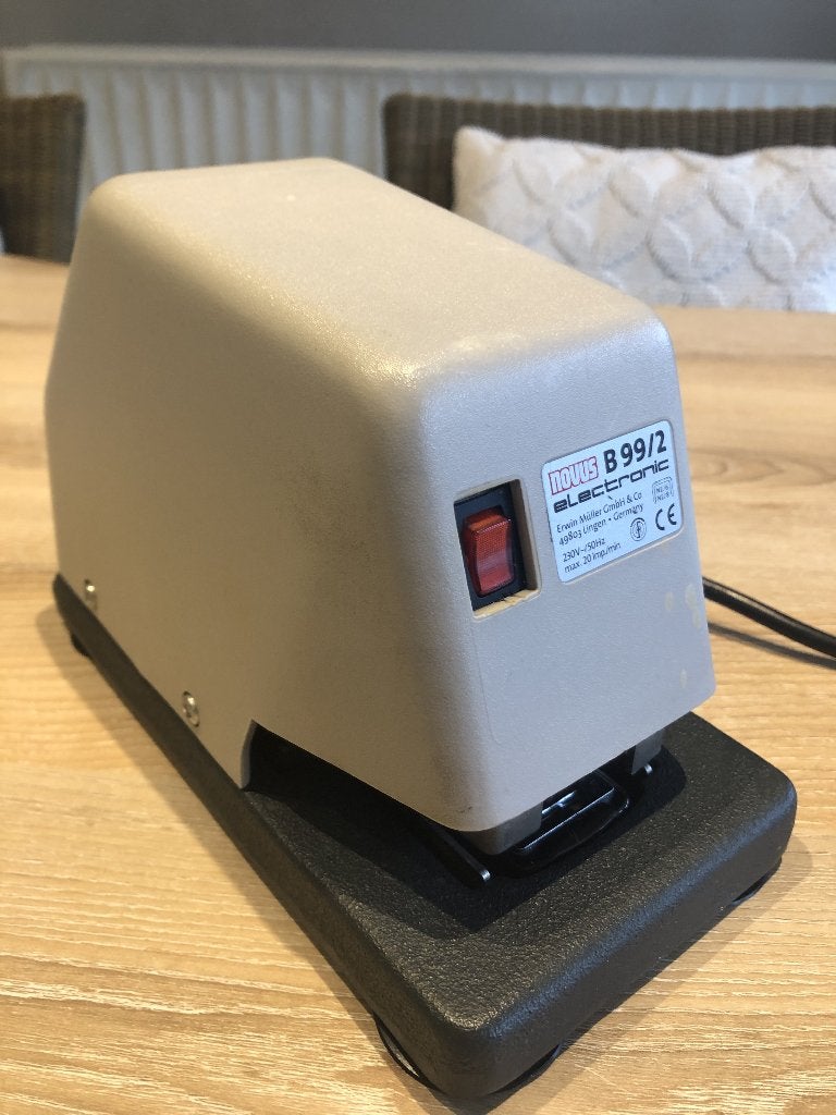 Electronische nietjesmachine NOVUS, Diversen, Ophalen, Zo goed als nieuw