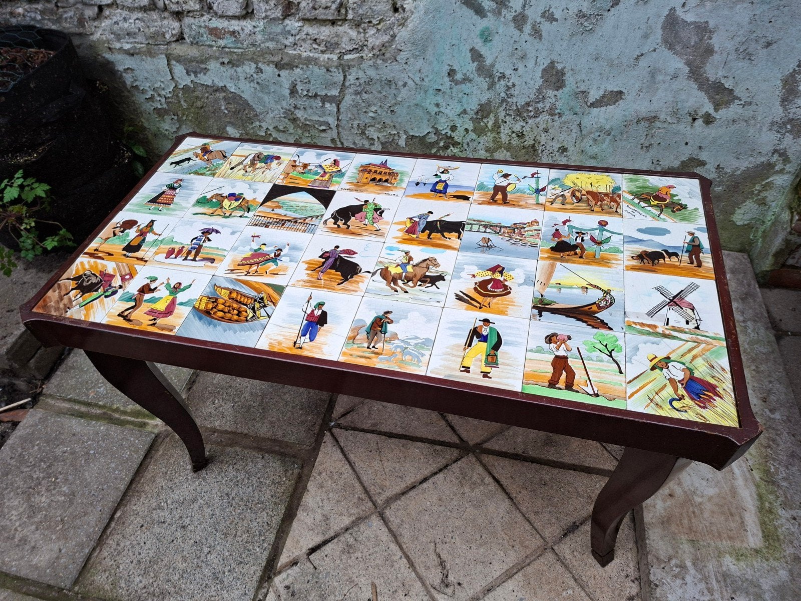 Traditionele betegelde tafel, Ophalen