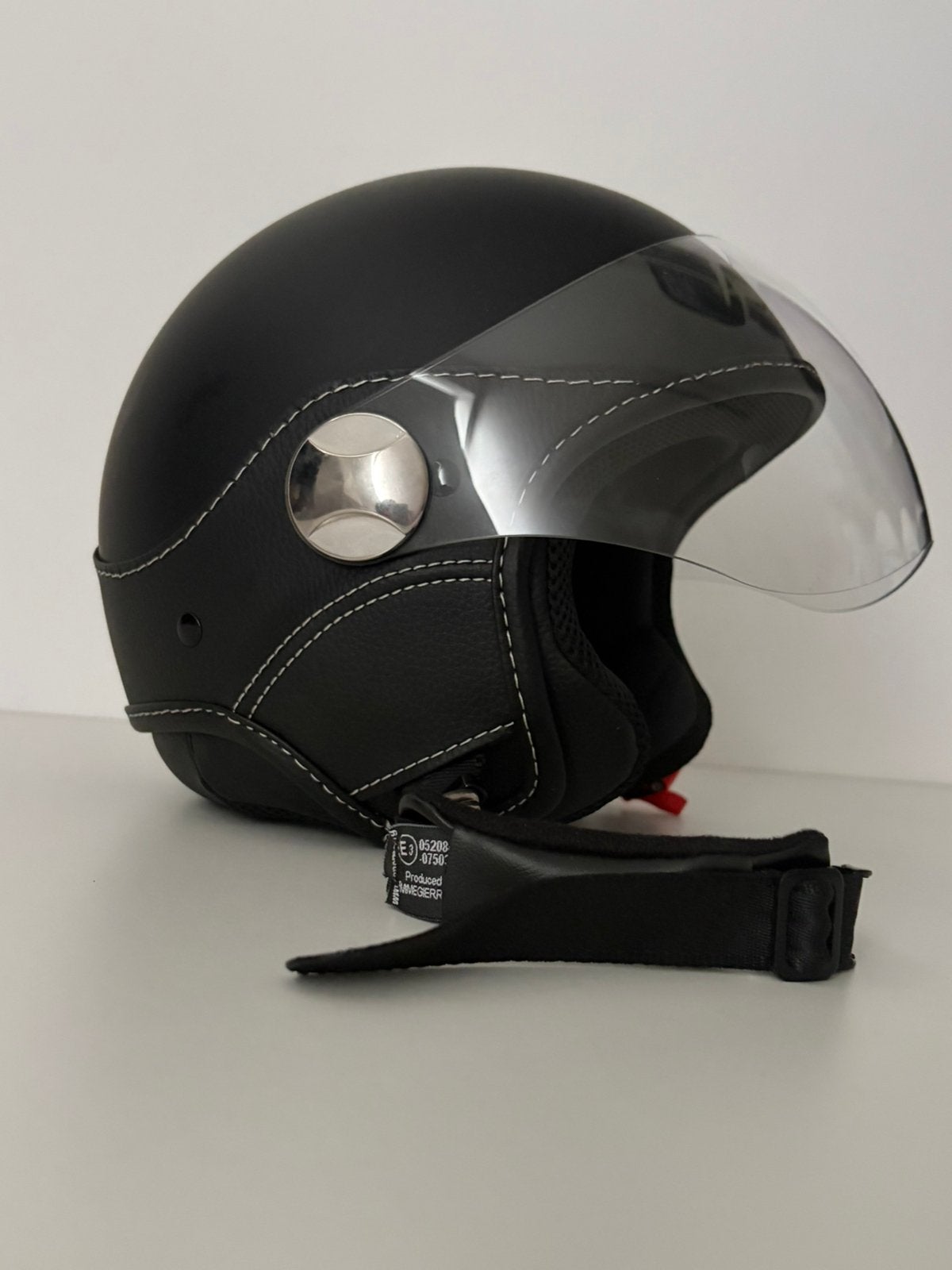 M (57/58) Bromfietshelm van Italiaans design, Ophalen of Verzenden, Zo goed als nieuw