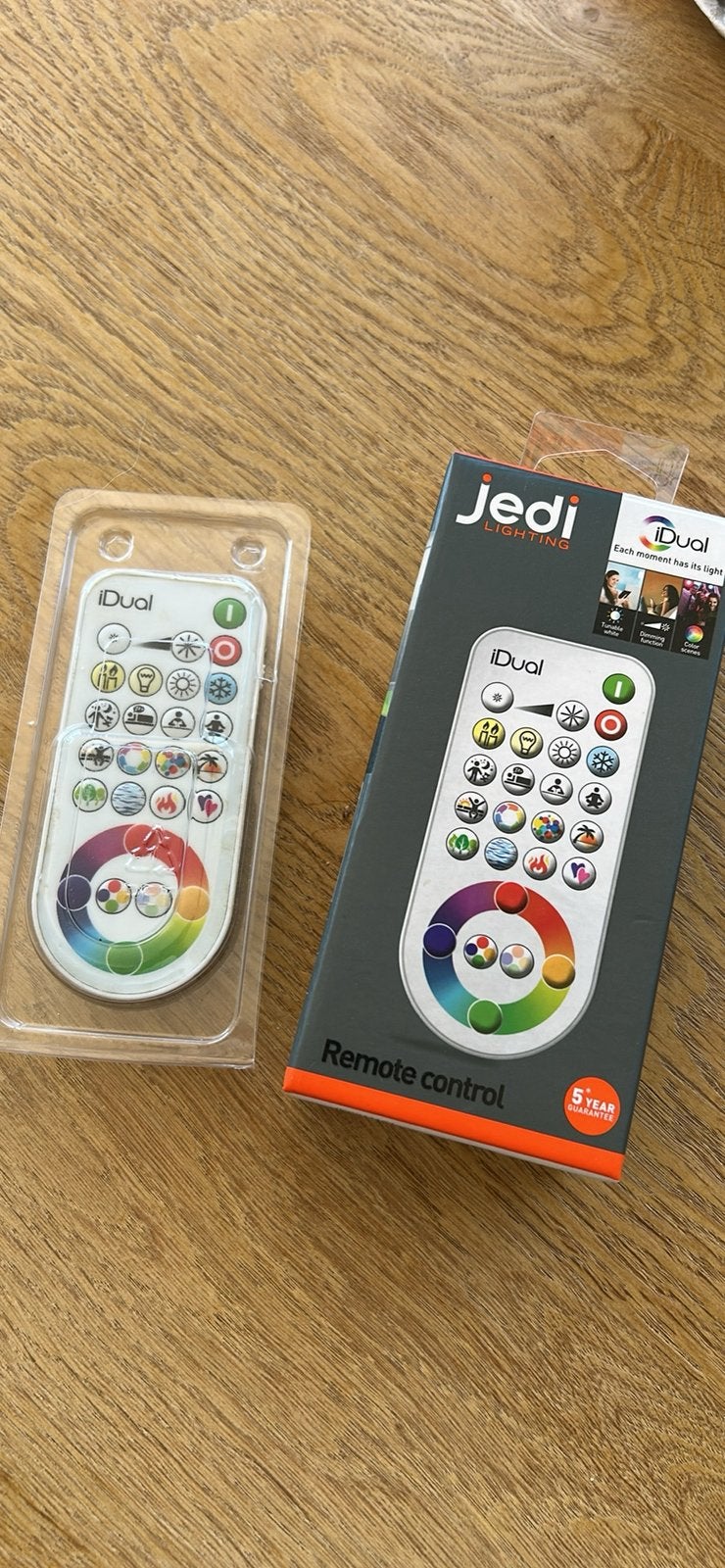 Télécommande Jedi Lighting + 5 lampes assorties, Maison & Meubles, Lampes | Spots, Enlèvement, Comme neuf, LED, Télécommande