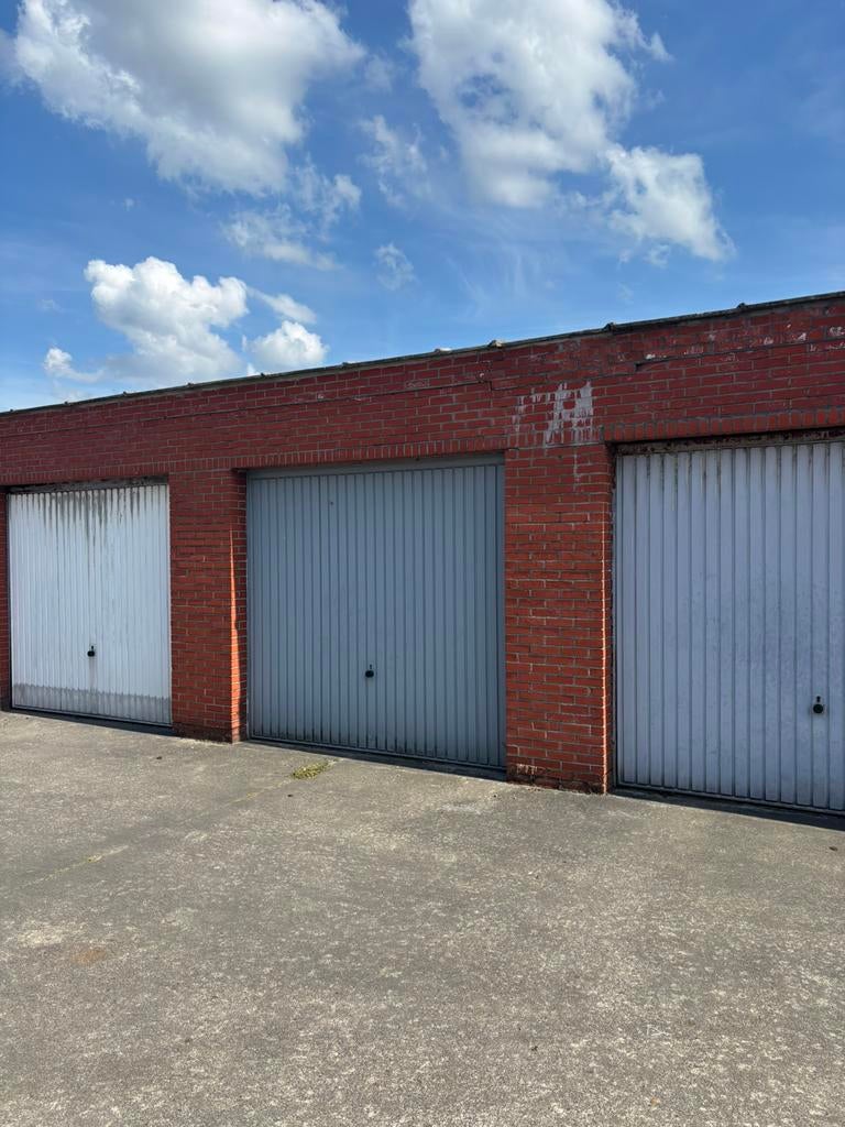 Garage te huur in Ekeren, Autos : Divers