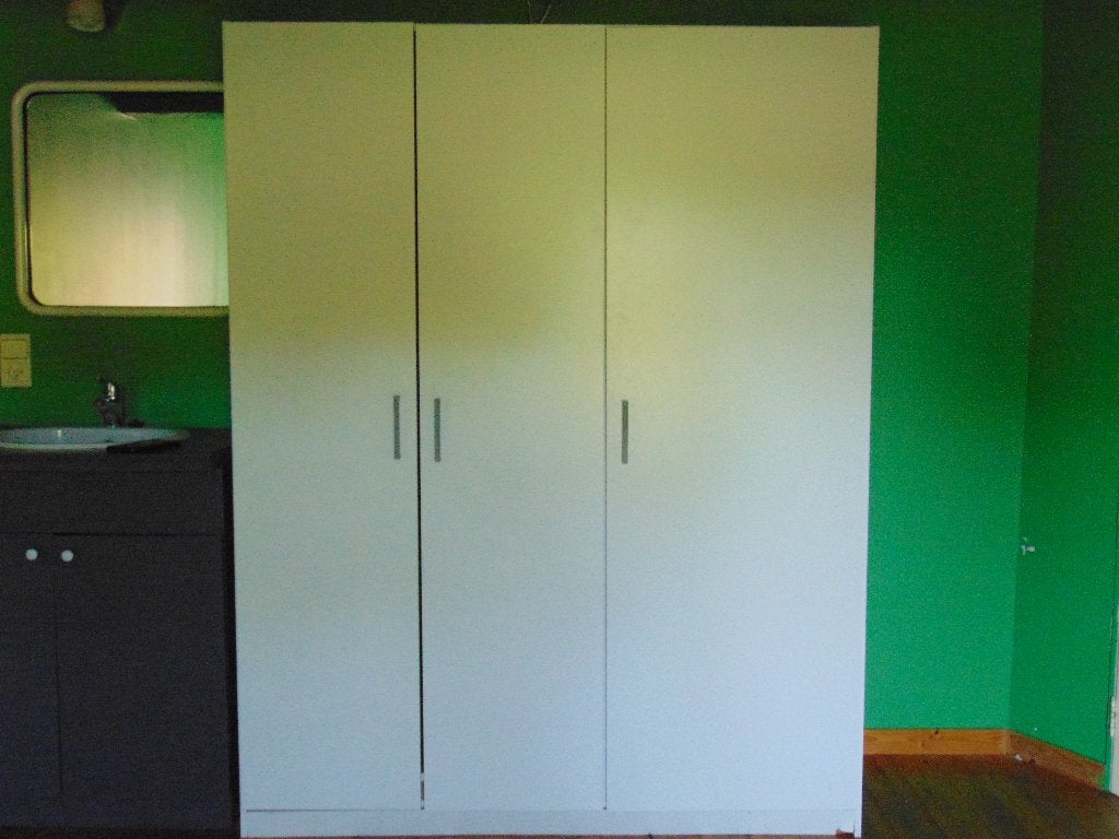 Armoire blanche, Maison & Meubles, Armoires | Penderies & Garde-robes, Avec tablette(s), 100 à 150 cm, Utilisé, Autres essences de bois