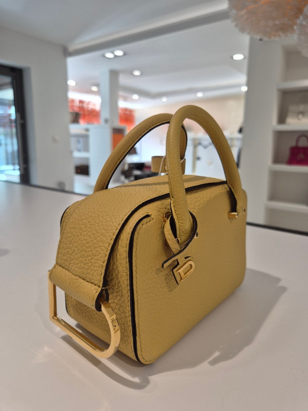 Delvaux Coolbox Nano Pollen, Handtassen en Accessoires, Ophalen, Zo goed als nieuw, Geel, Handtas