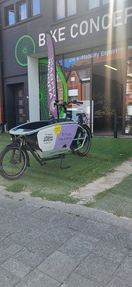 Urban Arrow Family Next met korting+gratis regenhuif, Fietsen en Brommers, Fietsen | Bakfietsen, 3 kinderen, Zo goed als nieuw