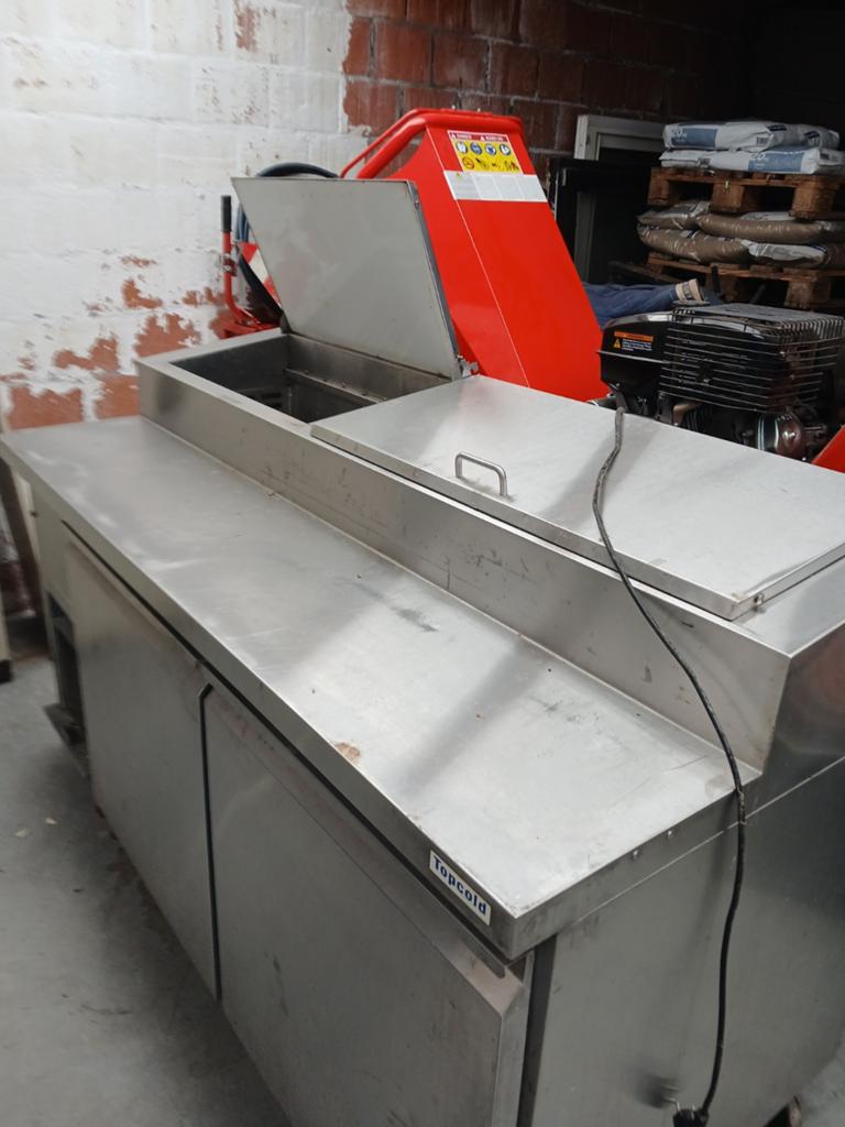 Frigo moet eens opgekuist worden werkt nog staat in denderbe, Ophalen