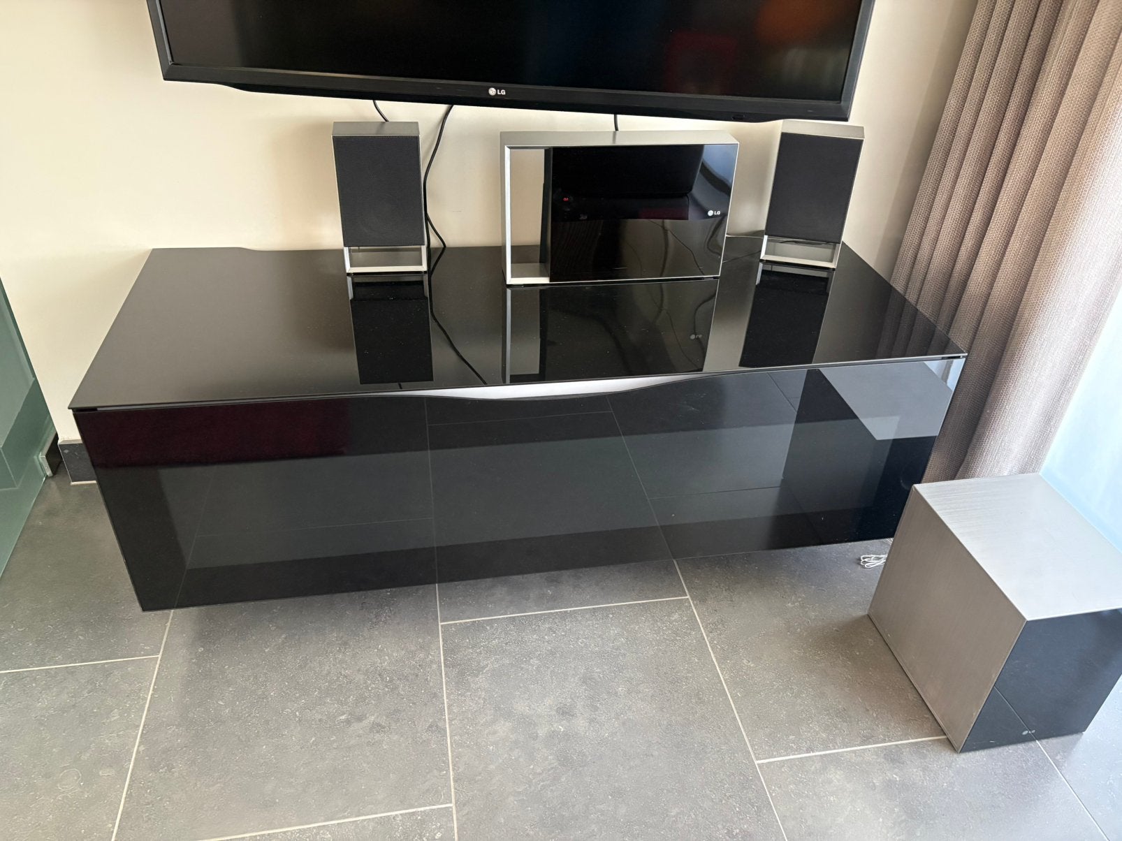 Tv kast met led licht, Huis en Inrichting, Ophalen, Zo goed als nieuw