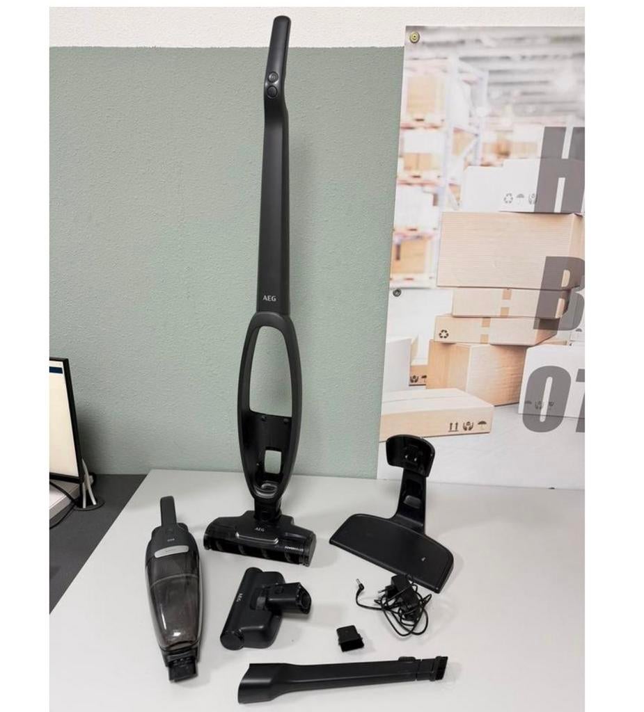 Aspirateur balai AEG QX8-2-PANI Animal Pro Comme neuf, Electroménager, Aspirateurs, Comme neuf, Réservoir, Enlèvement ou Envoi